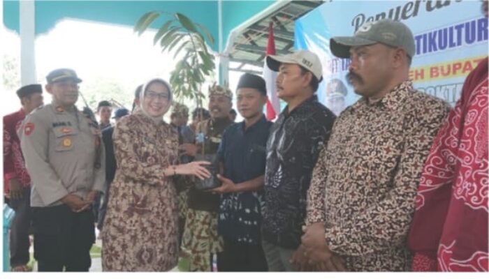 Pemkab Lumajang Genjot Ekonomi Petani Lereng Lemongan dengan Ribuan Bibit Durian Montong Unggul