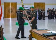 TNI AD Gelar Sertijab Yonif 121: Letkol Medwin Pindah Tugas, Letkol Widhitama Naik Jabatan