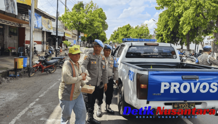 Minggu Kasih: Propam Polres Situbondo Hadirkan Kebaikan, Bagikan Ratusan Makanan Siap Saji