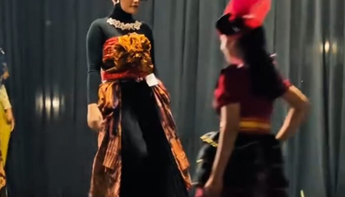 Lenggak Lenggok para Model saat Kenalkan Batik Lokal di Fashion Show Kabupaten Probolinggo
