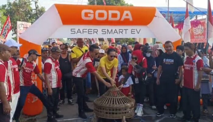 Ribuan Warga Desa Pondok Kelor Paiton Jalan Sehat Bersama Ketua DPRD, Frederick: Pondok Kelor Hebat