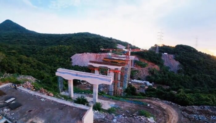 Di Balik Keindahan Tol Trans Jawa Probowangi, Membelah Bukit Hingga Melewati Lembah Curam