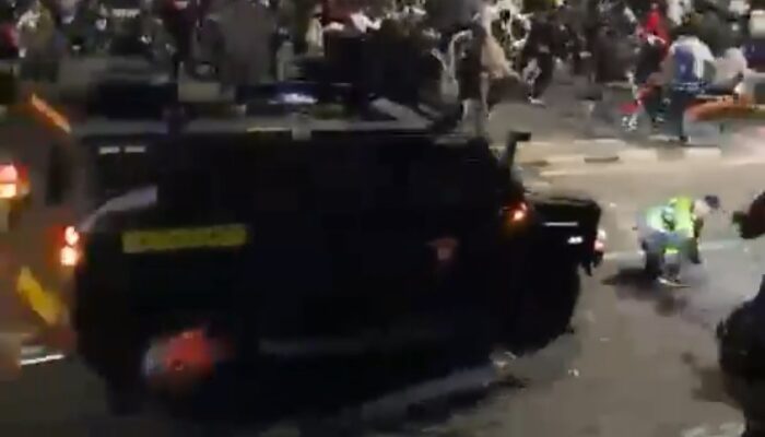 Ngeri! Viral Barracuda Brimob Lindas Ojol di Demo DPR, Korban Meninggal, Barracuda Tancap Gas