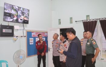 18 CCTV, Desa Pondok Kelor Paiton Diapresiasi Kapolres Probolinggo karena Sistem Keamanan Satkamling