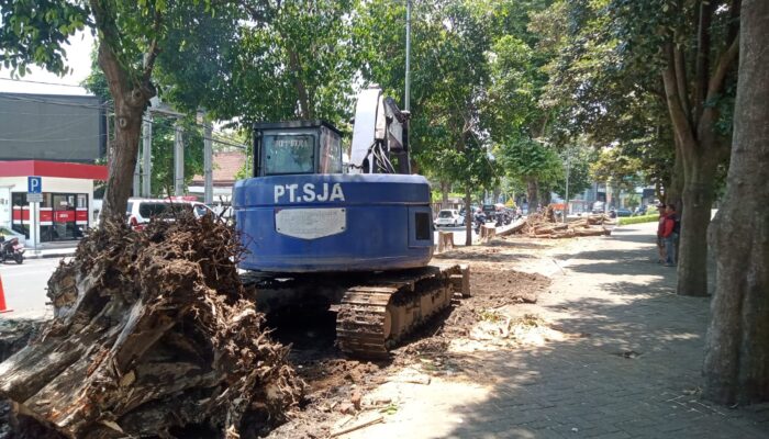 Proyek Rehabilitasi Alun-Alun Lumajang dengan Anggaran Rp3,6 Miliar Mulai Dikerjakan