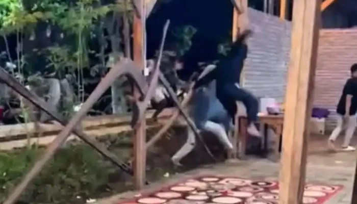 Ketika Kafe di Probolinggo Diserang Ratusan Pemuda Bercadar, Diduga Aksi Teror Gangster