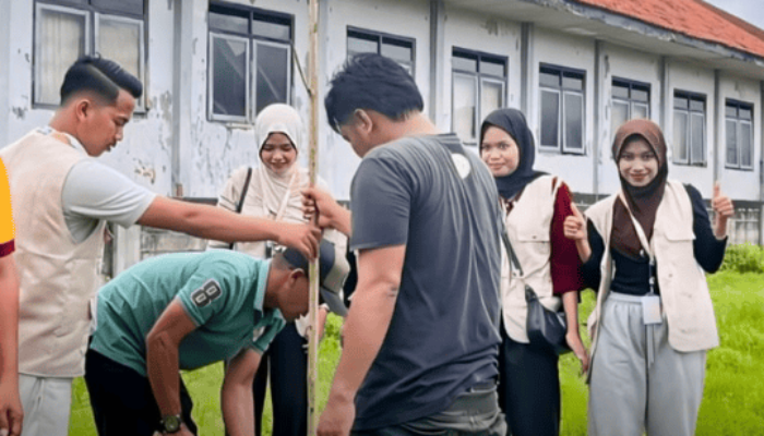 Perkuat Ekosistem Desa, Mahasiswa KKN Universitas Wiraraja Tanam 100 Pohon di Laok Jang-Jang