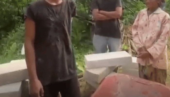 Kisah Haru Mutiya, Hidup Sebatang Kara di Hutan Sampang Kini Miliki Musholla Layak