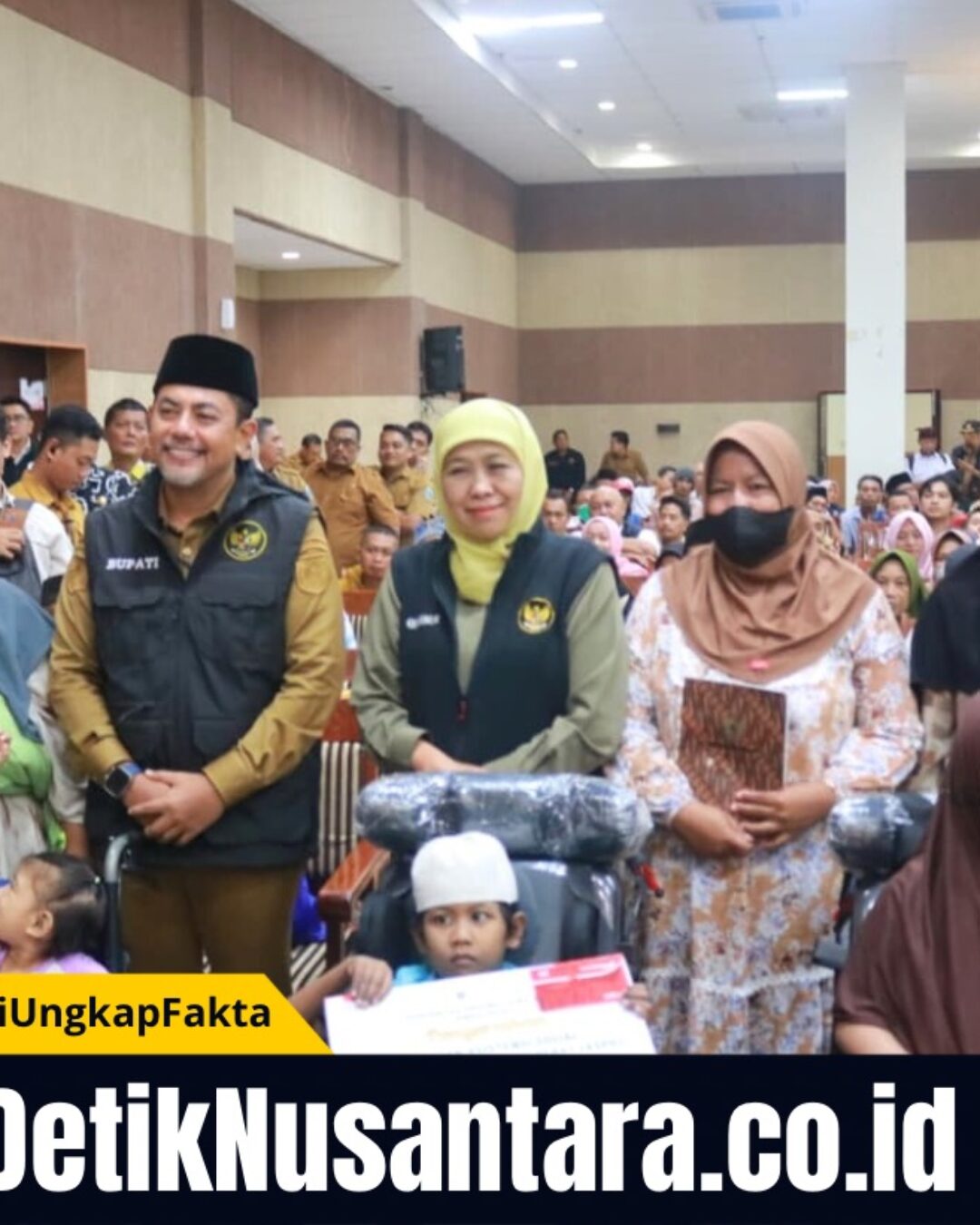 Gubernur Khofifah Salurkan Bansos Rp16 Miliar di Probolinggo, Sasar Disabilitas hingga BUMDes