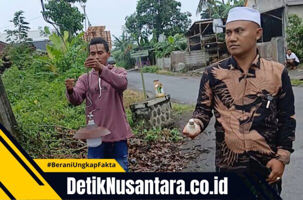 Pasang Puluhan PJU Secara Swadaya, H. Toha Terangi Desa Pandansari Lumajang