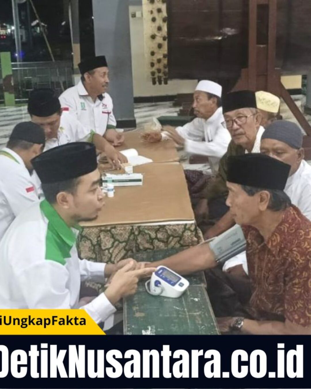 Jemaah Masjid Ar-Raudlah Kraksaan Serbu Layanan Cek Kesehatan Gratis PC LKNU