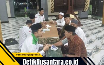 Jemaah Masjid Ar-Raudlah Kraksaan Serbu Layanan Cek Kesehatan Gratis PC LKNU