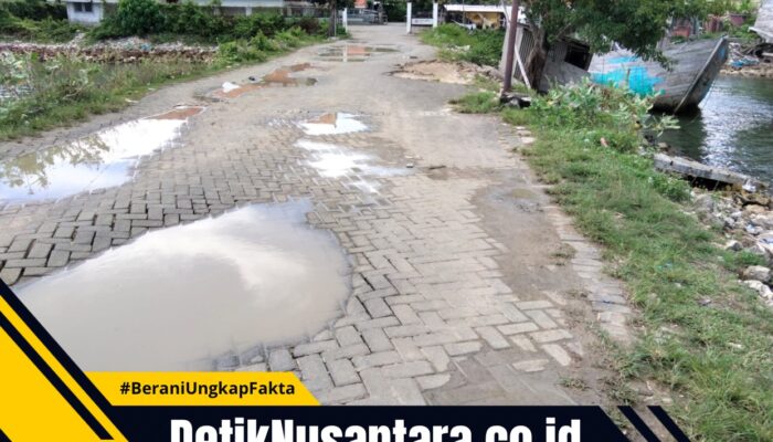 Jalan Pelabuhan Batu Guluk Kangean Rusak Parah, Pengendara: Kami Takut Truk Terguling!