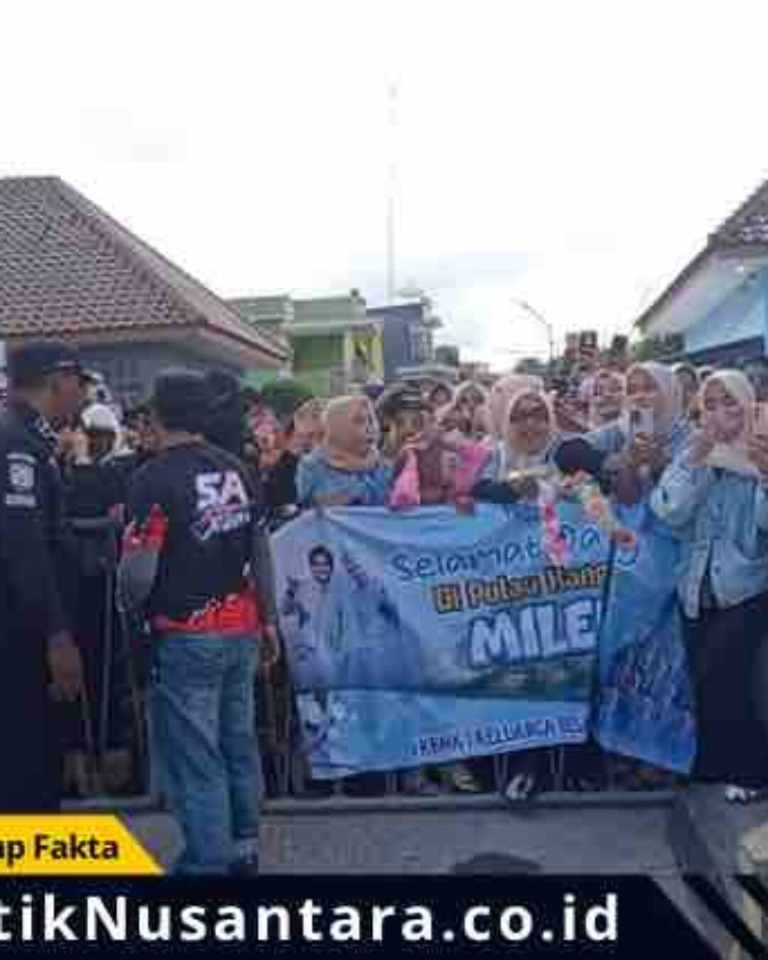 Heboh! Ribuan Fans Sambut Histeris Kedatangan Mila dan Valen DA 7 di Pulau Kangean Sumenep