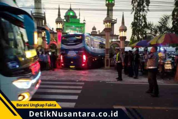 AKP Febry Hermawan Pimpin Langsung Pengawalan Kedatangan Jemaah Haji Bangkalan, Pastikan Aman dan Lancar