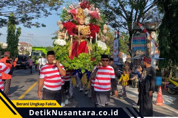 Tradisi Petik Laut Desa Binor Meriah, Kades Berkostum Ratu Majapahit Pimpin Kirab Budaya