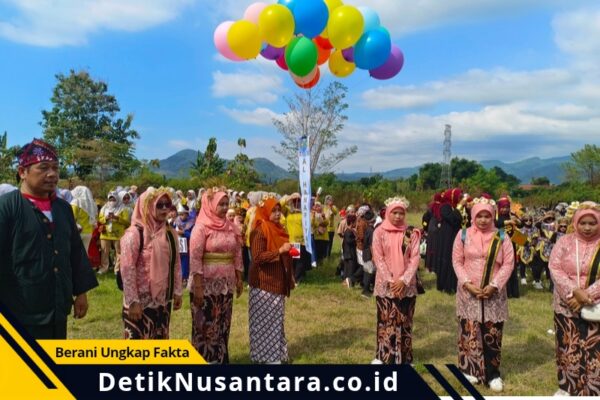 Karnaval RA dan MI Al-Hanafiyah Talkandang Kotaanyar Probolinggo Meriah, Warga Antusias Saksikan Pawai