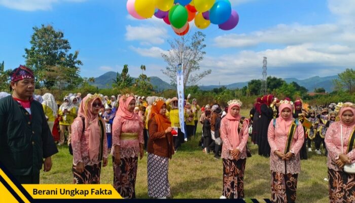 Karnaval RA dan MI Al-Hanafiyah Talkandang Kotaanyar Probolinggo Meriah, Warga Antusias Saksikan Pawai