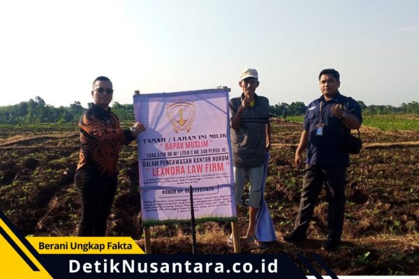 Kantor Hukum LEXNORA LAW FIRM Pasang Banner Hak Milik di Lahan Sengketa Desa Satreyan, Tegaskan Pengawalan Proses Hukum