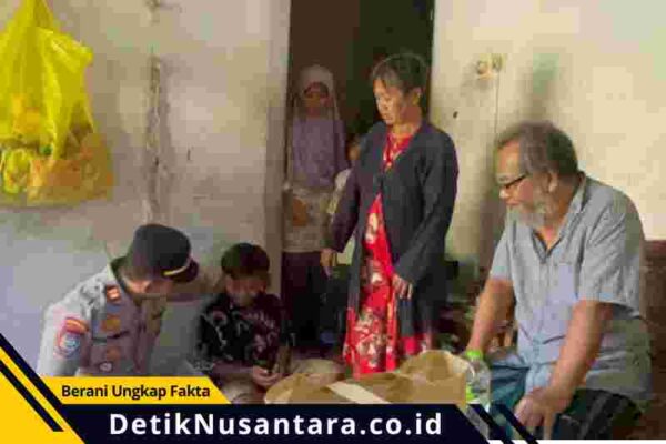 Sat Binmas Polres Situbondo Berikan Seragam Sekolah Gratis untuk Anak Penjual Balon, Wujud Nyata Kepedulian terhadap Pendidikan