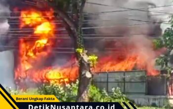 Kebakaran Hebat Toko Berlian Jaya Paiton, Tiga Mobil Damkar Diterjunkan, Sejumlah Bangunan Hangus Terbakar
