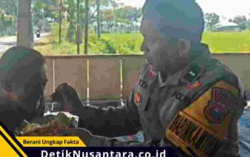 Bhabinkamtibmas Polsek Kota Lumajang Tunjukkan Aksi Humanis, Suapi ODGJ di Jalan demi Wujudkan Kepedulian Sesama