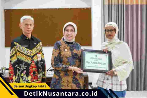 114 Mahasiswa Berprestasi dari Keluarga Kurang Mampu Terima Beasiswa Tahap Akhir, Bupati Lumajang Bekali Kesiapan Hadapi Dunia Kerja