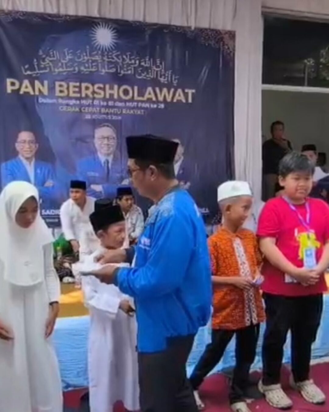 DPD PAN Lumajang Bagikan 28 Paket Beras dan Santunan kepada 12 Anak Yatim di Ditotrunan
