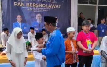 DPD PAN Lumajang Bagikan 28 Paket Beras dan Santunan kepada 12 Anak Yatim di Ditotrunan