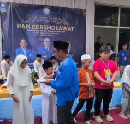 DPD PAN Lumajang Bagikan 28 Paket Beras dan Santunan kepada 12 Anak Yatim di Ditotrunan