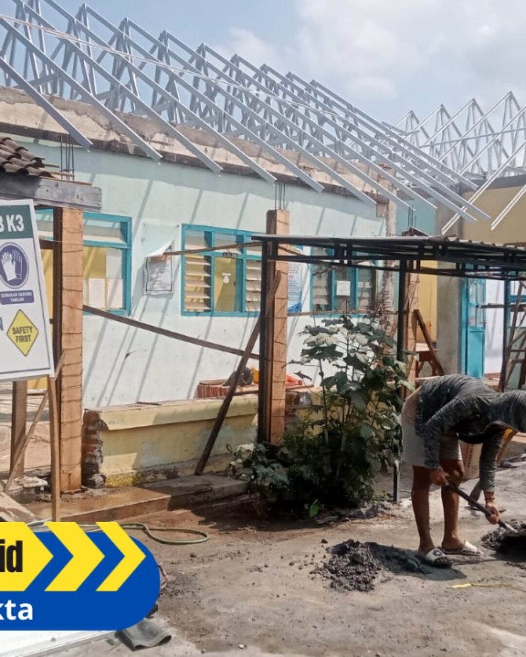 Proyek Revitalisasi SMPK St. Lukas Kedungrejo Lumajang Disorot, Pekerja Diduga Abaikan K3 dan APD