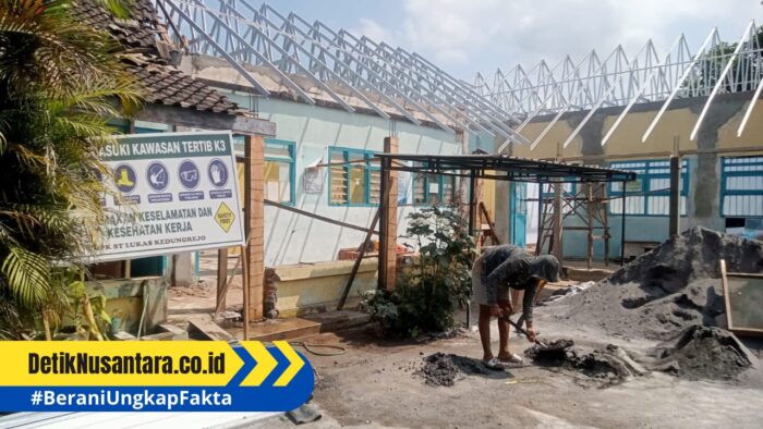 Proyek Revitalisasi SMPK St. Lukas Kedungrejo Lumajang Disorot, Pekerja Diduga Abaikan K3 dan APD