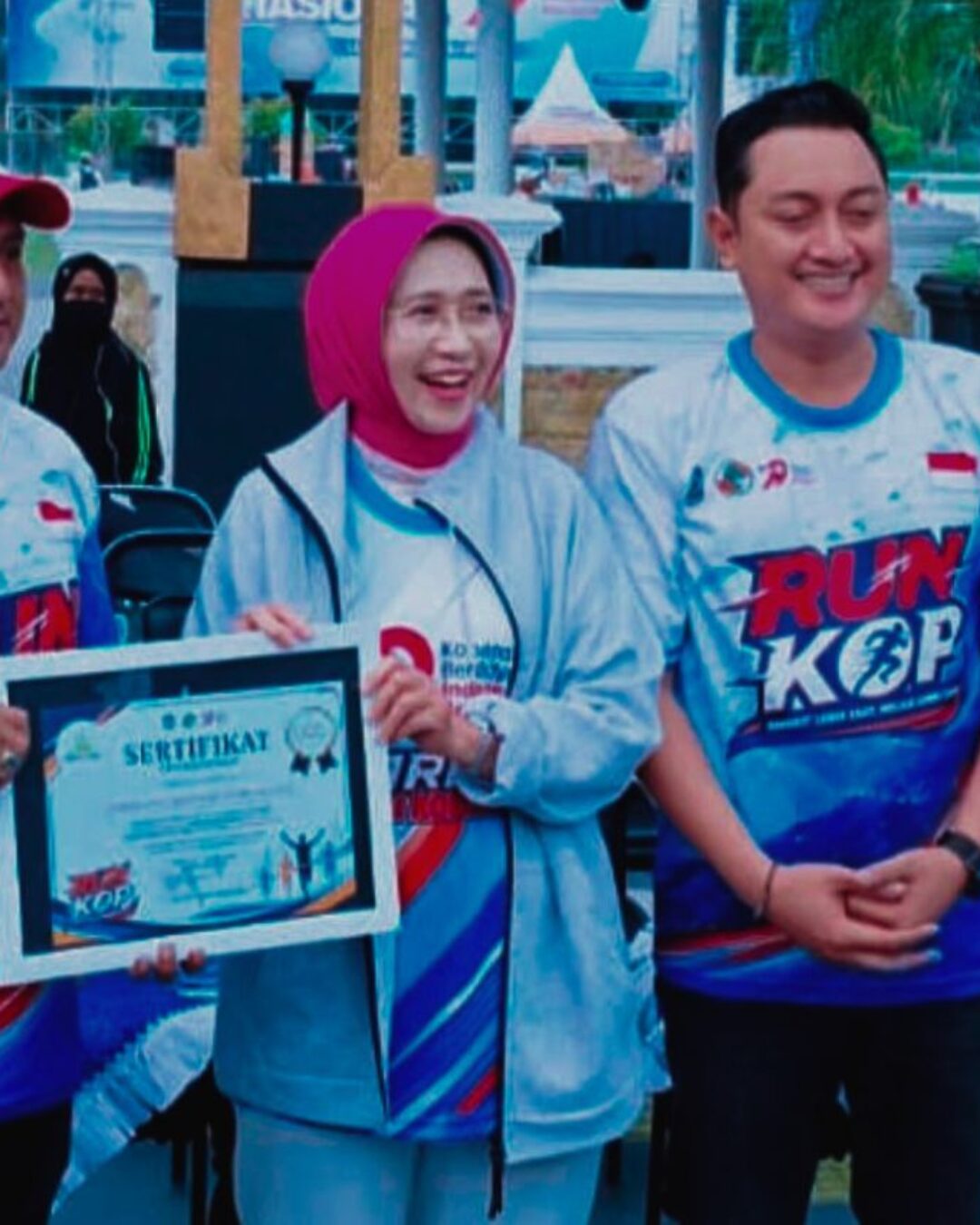 Dukung Program Pemkab Lumajang, Pengusaha Muda Rayyan Agung Raih Penghargaan dari Bupati