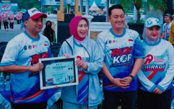 Dukung Program Pemkab Lumajang, Pengusaha Muda Rayyan Agung Raih Penghargaan dari Bupati