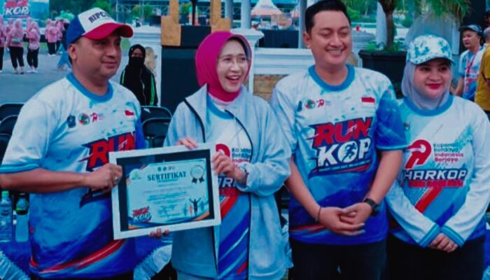 Dukung Program Pemkab Lumajang, Pengusaha Muda Rayyan Agung Raih Penghargaan dari Bupati