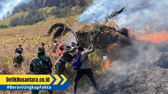 Polres Probolinggo Intensifkan Penanganan Karhutla di TNBTS, Kapolres Turun Langsung Pimpin Pemadaman