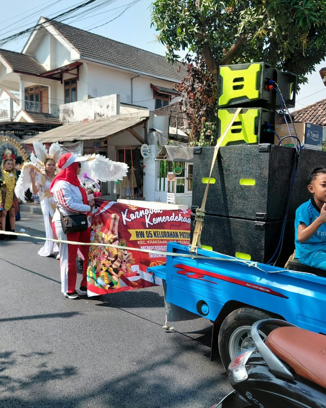 RW 05 KELURAHAN PATOKAN MERIAHKAN HUT RI KE-81 DENGAN KARNAVAL BUDAYA YANG SPEKTAKULER