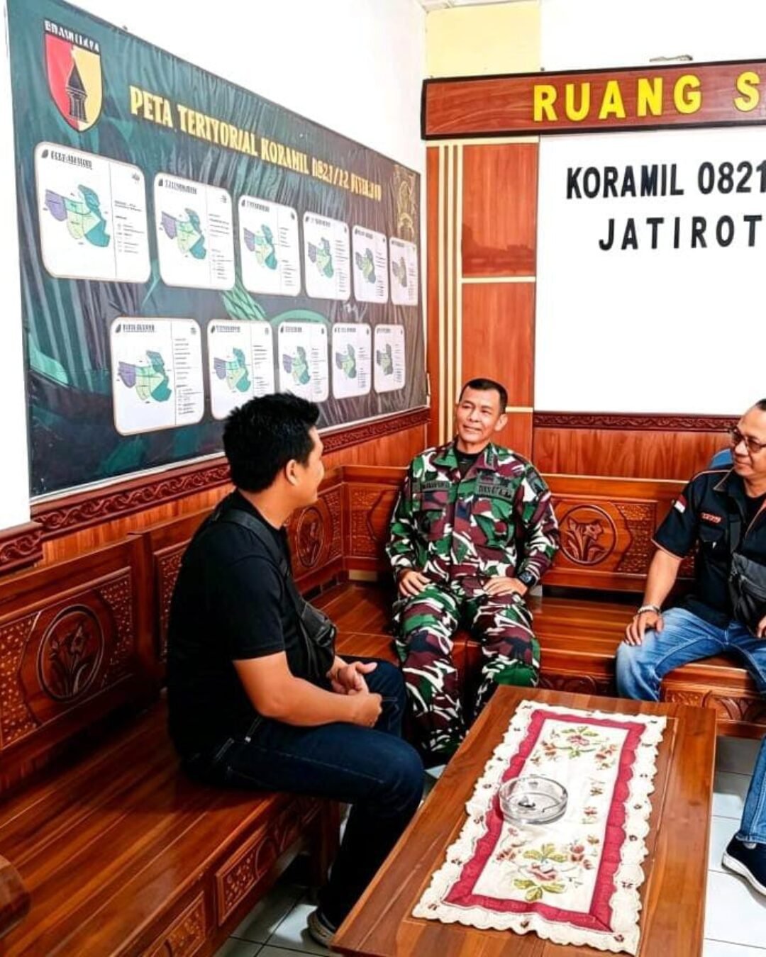Wartawan Jalin Silaturahmi dengan Danramil Jatiroto, Perkuat Sinergi dan Komunikasi Publik