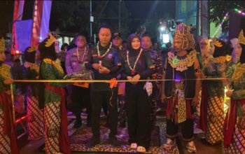 Warga Pondok Kelor Probolinggo Sulap Limbah Plastik Jadi Dekorasi Gang Meriahkan HUT ke-81 RI