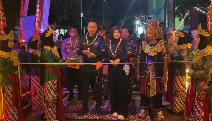 Warga Pondok Kelor Probolinggo Sulap Limbah Plastik Jadi Dekorasi Gang Meriahkan HUT ke-81 RI