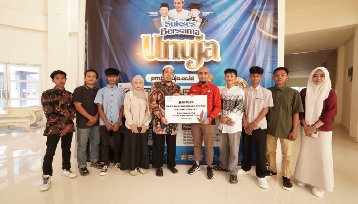 PLN Nusantara Power UP Paiton Hadiahkan Beasiswa S1 bagi Generasi Penerus Bangsa