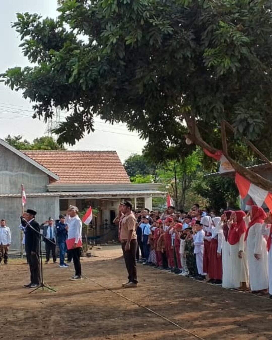 Warga RT 07 Klenang Kidul Gelar Upacara HUT ke-81 Kemerdekaan RI, Penuh Haru dan Kekompakan