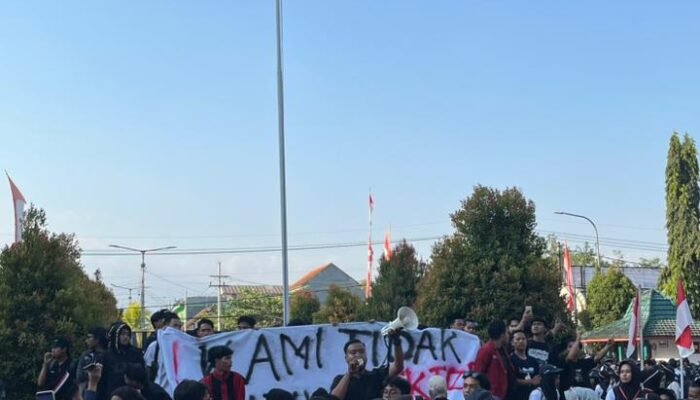 Sosialisasi Diam-Diam di Lumajang, Panitia Penjaringan Rektor UIN KHAS Jember Diprotes Ribuan Mahasiswa