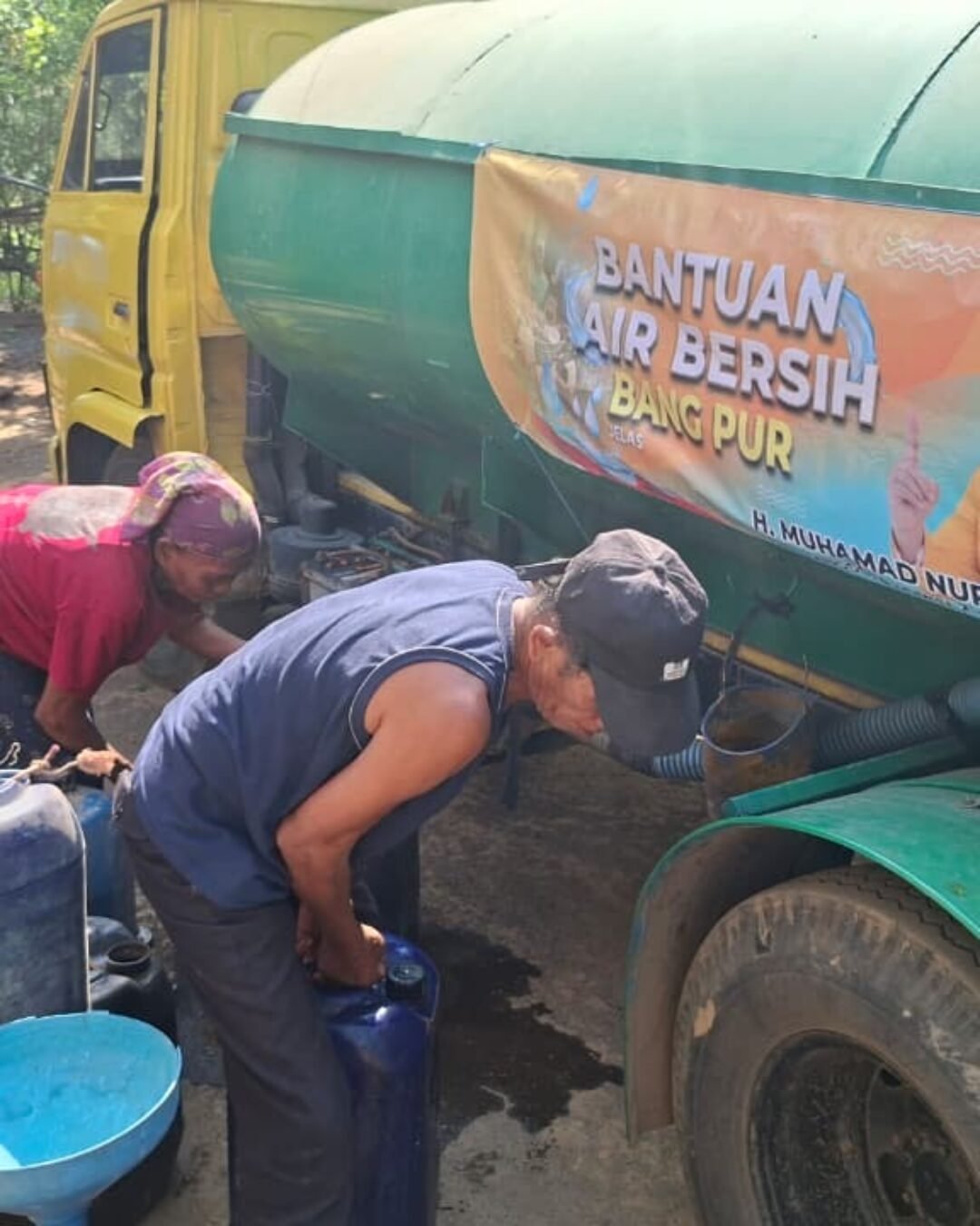 Anggota DPR RI H. Muhamad Nur Purnamasidi Salurkan 36 Ribu Liter Air Bersih ke Ranuyoso Lumajang