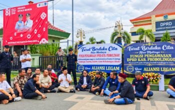 Aliansi LEGAM Gelar Tahlilan di Depan DPRD Probolinggo, Soroti Pengawasan Perjalanan Dinas ke China