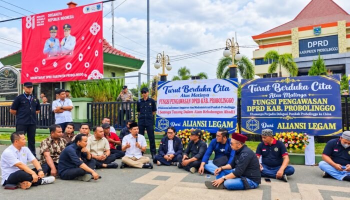 Aliansi LEGAM Gelar Tahlilan di Depan DPRD Probolinggo, Soroti Pengawasan Perjalanan Dinas ke China
