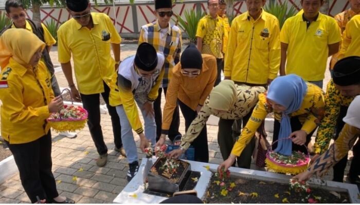 HUT ke-62 Partai Golkar, Oka Mahendra Pimpin Ziarah Makam Pahlawan di Kraksaan