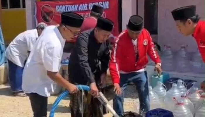 PDIP Sampang Bergerak Cepat, Salurkan Air Bersih Gratis dan Gelar Salat Istisqa di Desa Labuhan